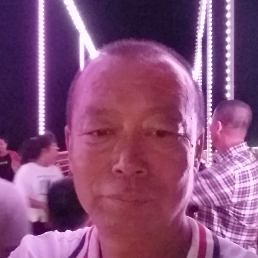 斑驳拿帅哥的照片