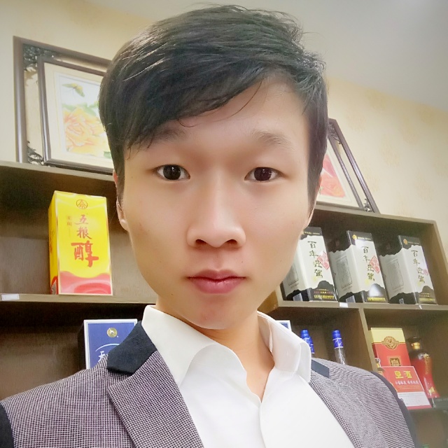 魔镜等待迷茫的照片