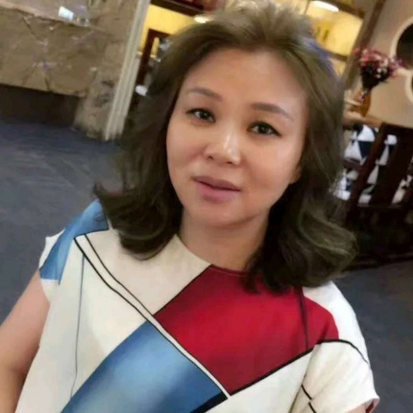 小巧深拥保温杯的照片