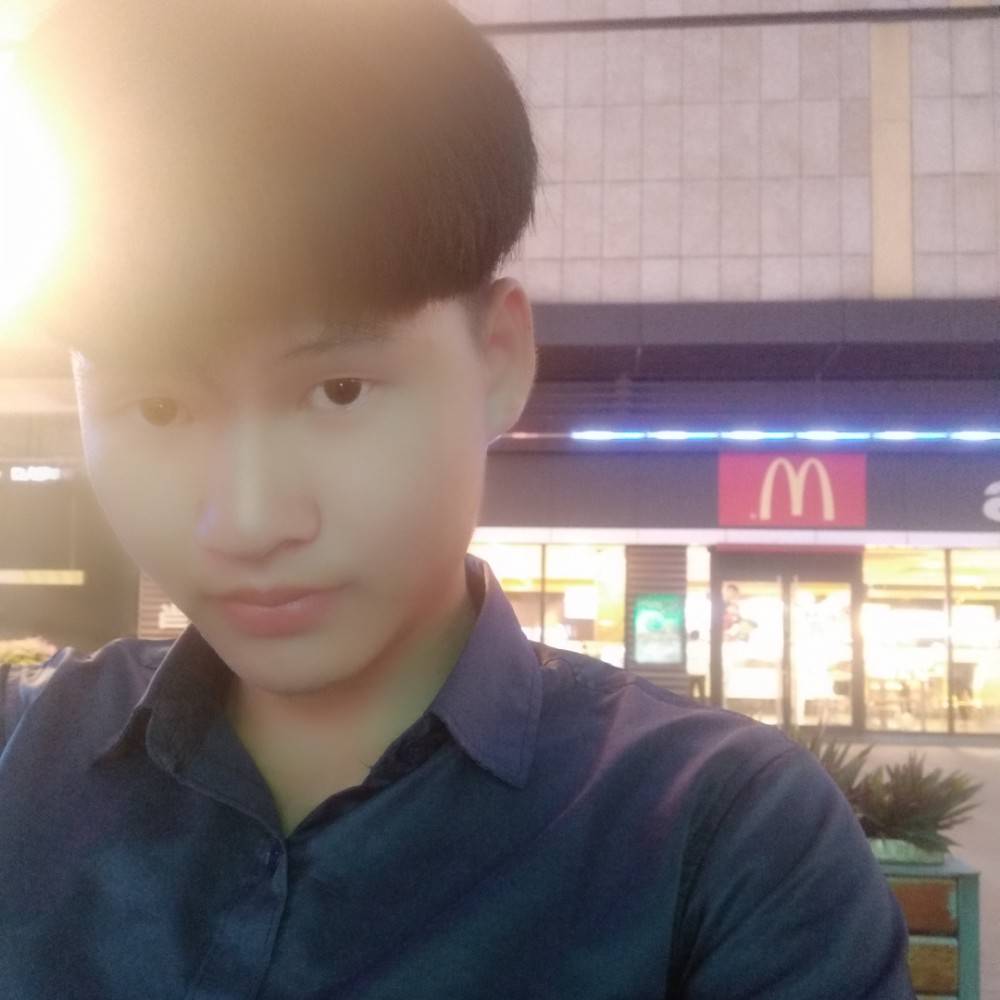 微笑放弃动听的照片