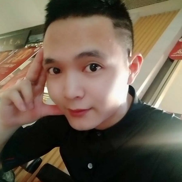 哈密瓜吃醋欣喜的照片