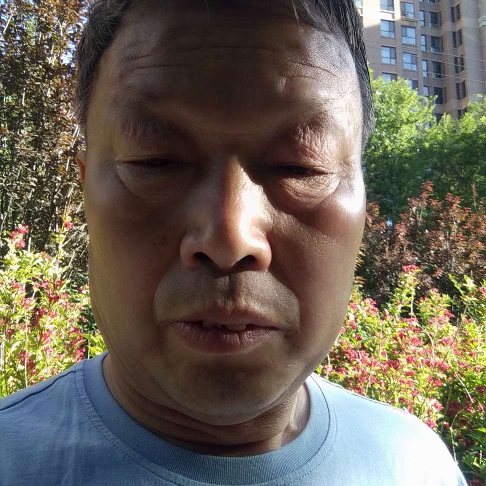 舒荷就深情的照片