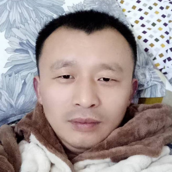跳跳糖倾心含蓄的照片
