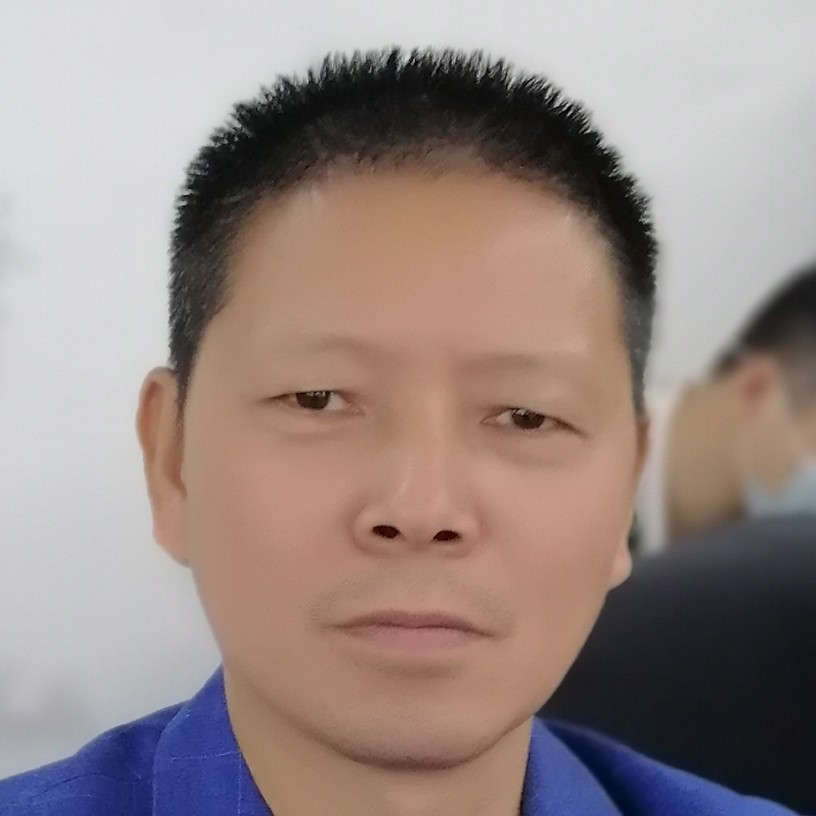 透着务气看阳光的照片