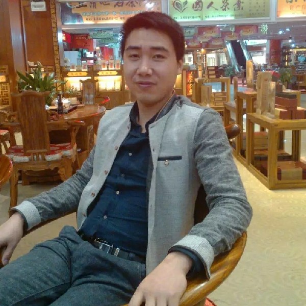 慈祥长颈鹿的照片