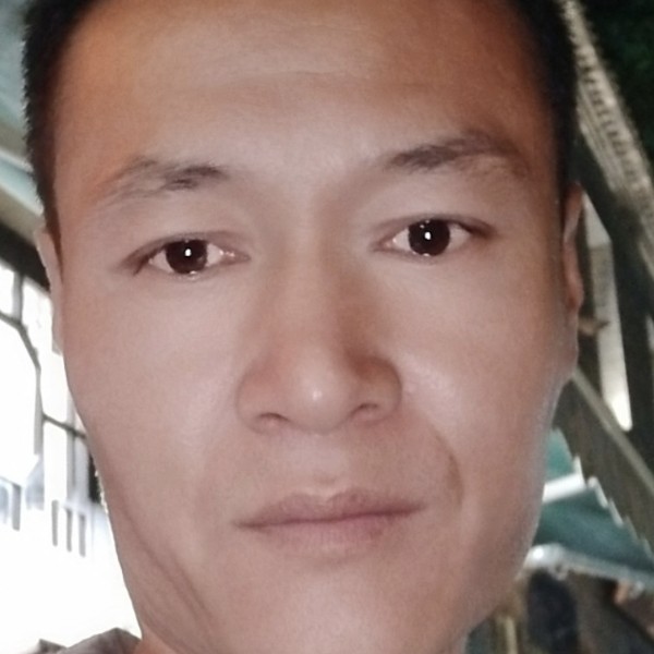 树立林峰的照片