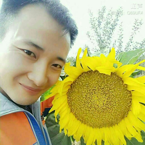 温文尔雅的小鲜肉的照片
