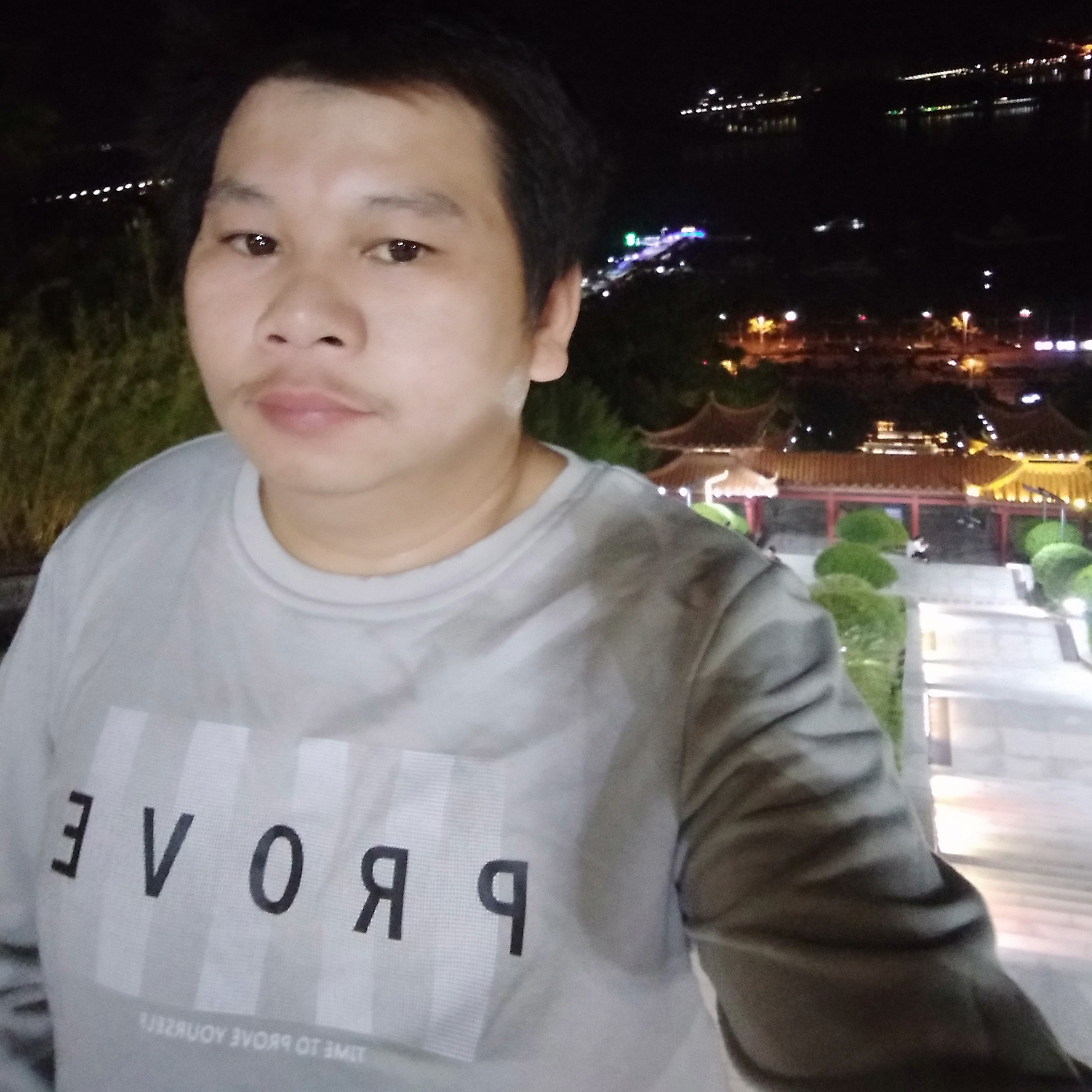 欣慰愿冬耀的照片