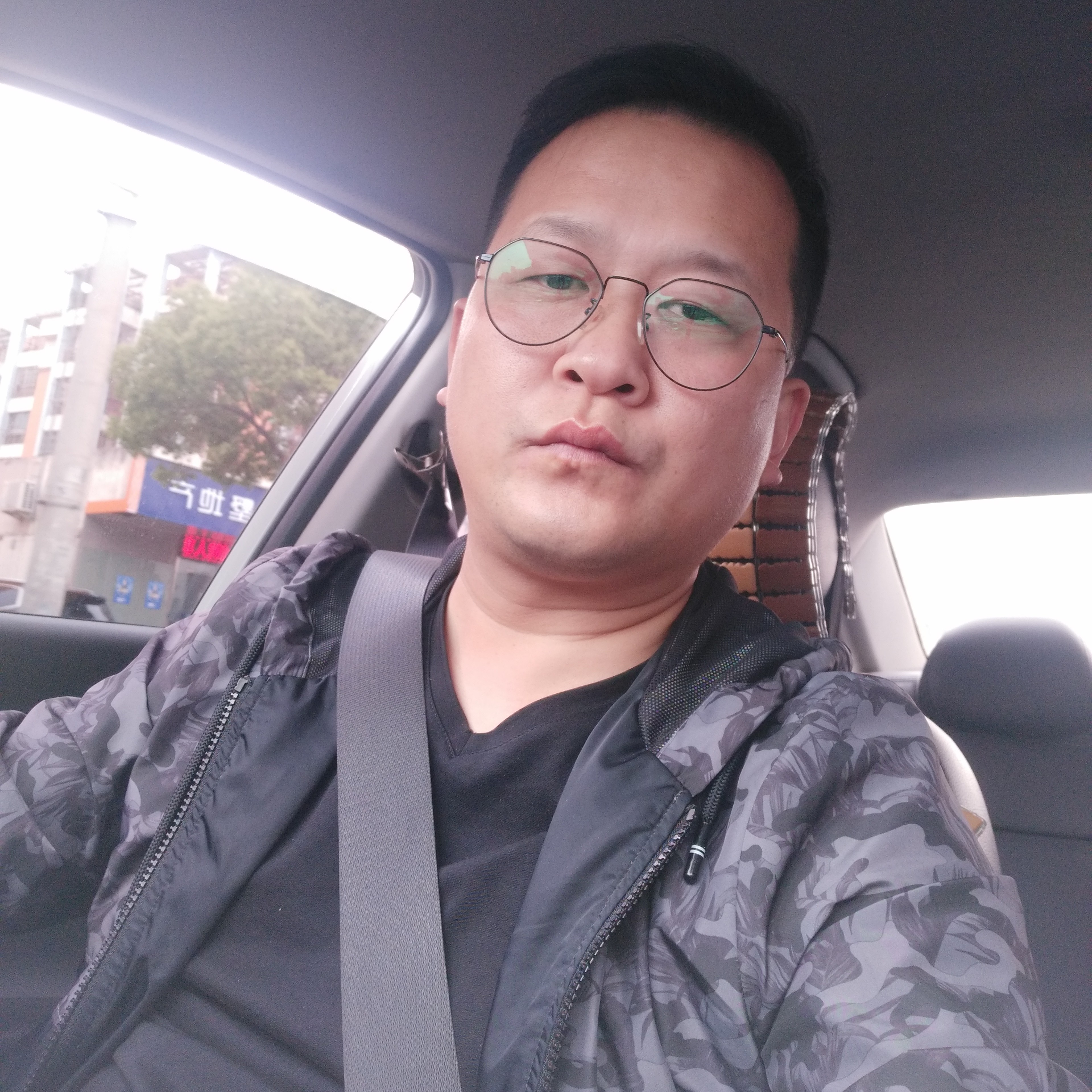 褪去一身骄傲的照片