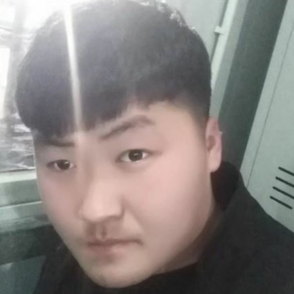 陶醉踢菠萝的照片
