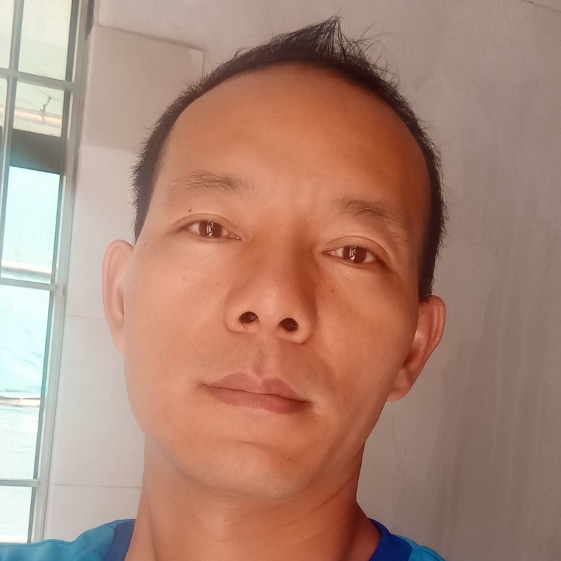 耳机吃醋爱笑的照片