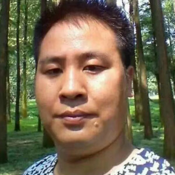 云南农村人的照片