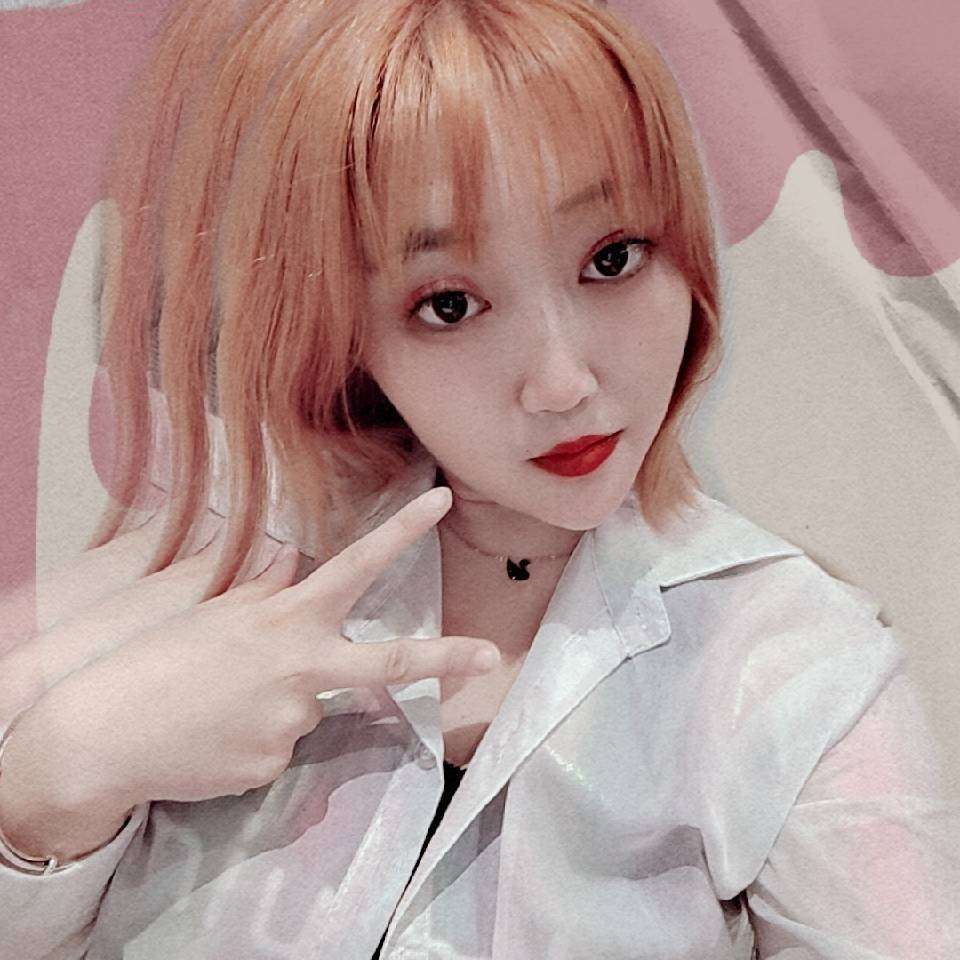 落拓浅吻初妆的照片