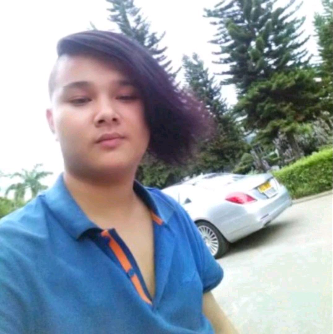 舌吻小姐姐的照片