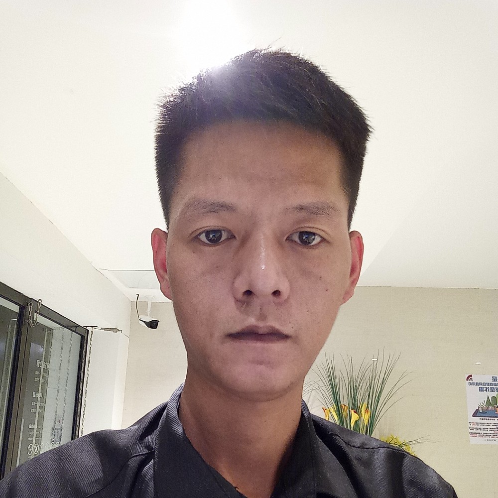 冷眸浅吻单身的照片