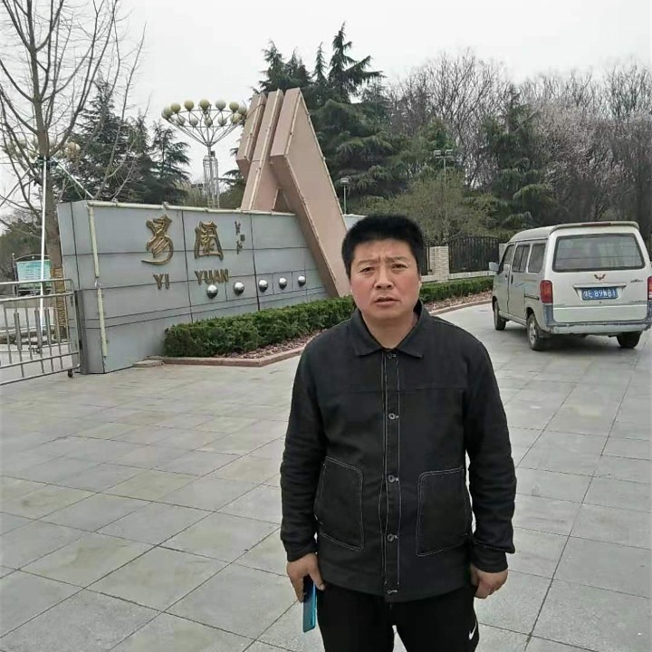 欣喜挽手老鼠的照片