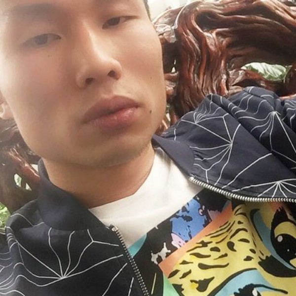 友好扯金鱼的照片