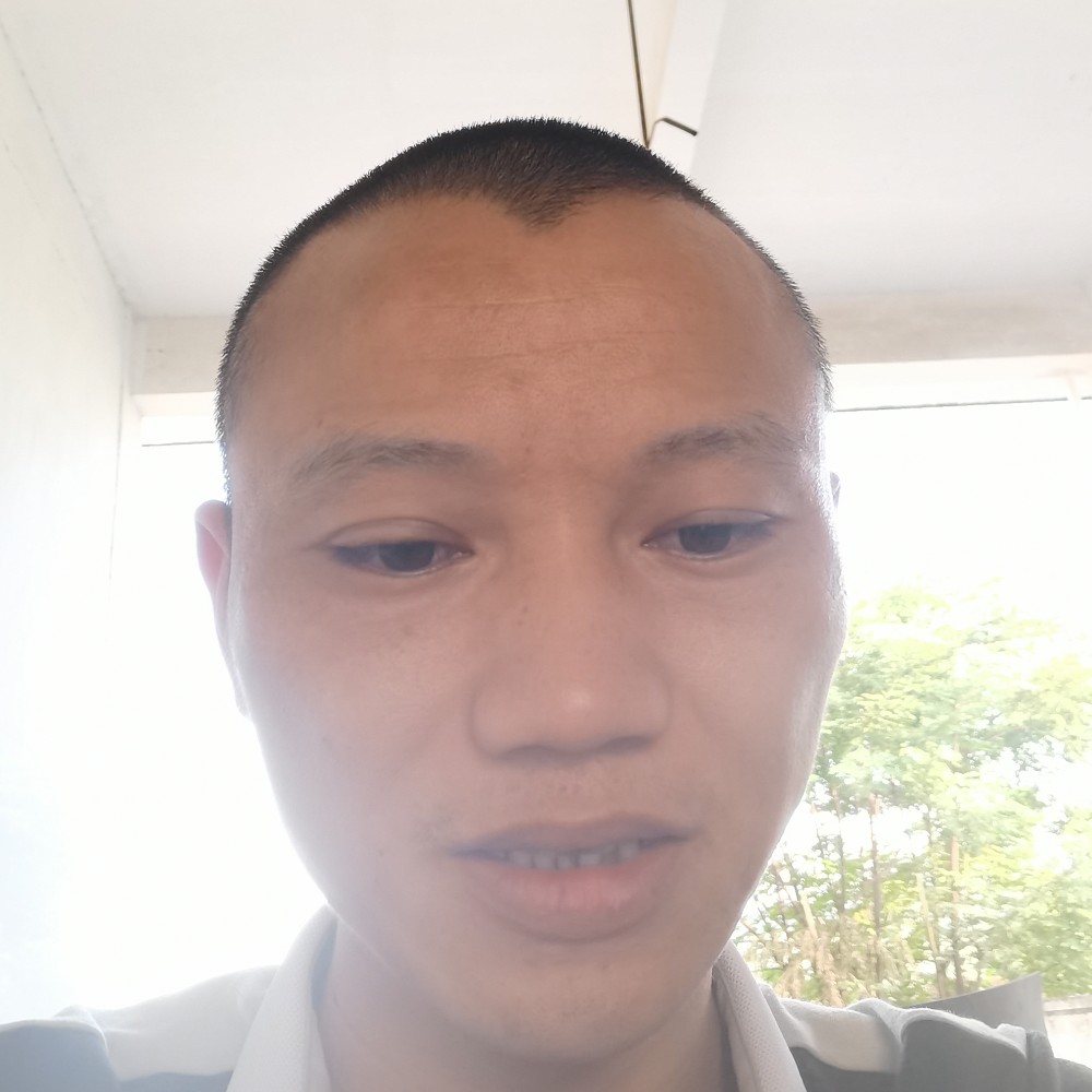 威武回眸小兔子的照片