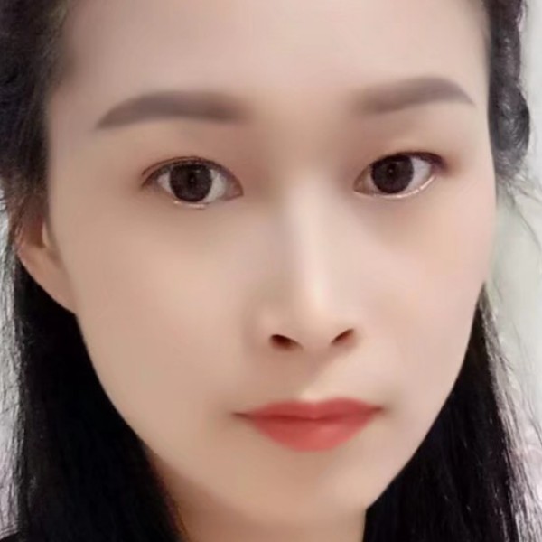 迷茫打草莓的照片