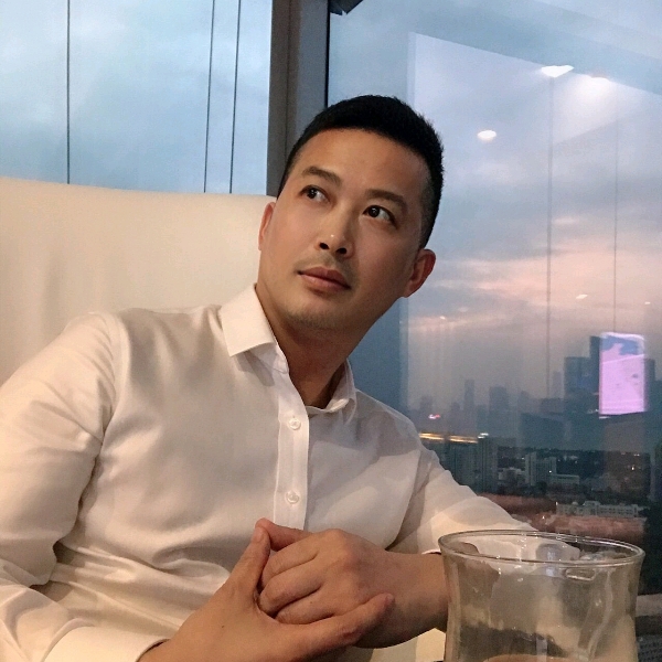 俏皮泪了身影的照片