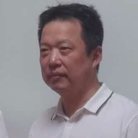 蓝天迎初夏的照片