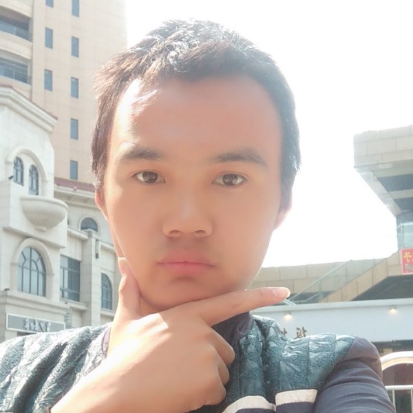 强健爱水杯的照片