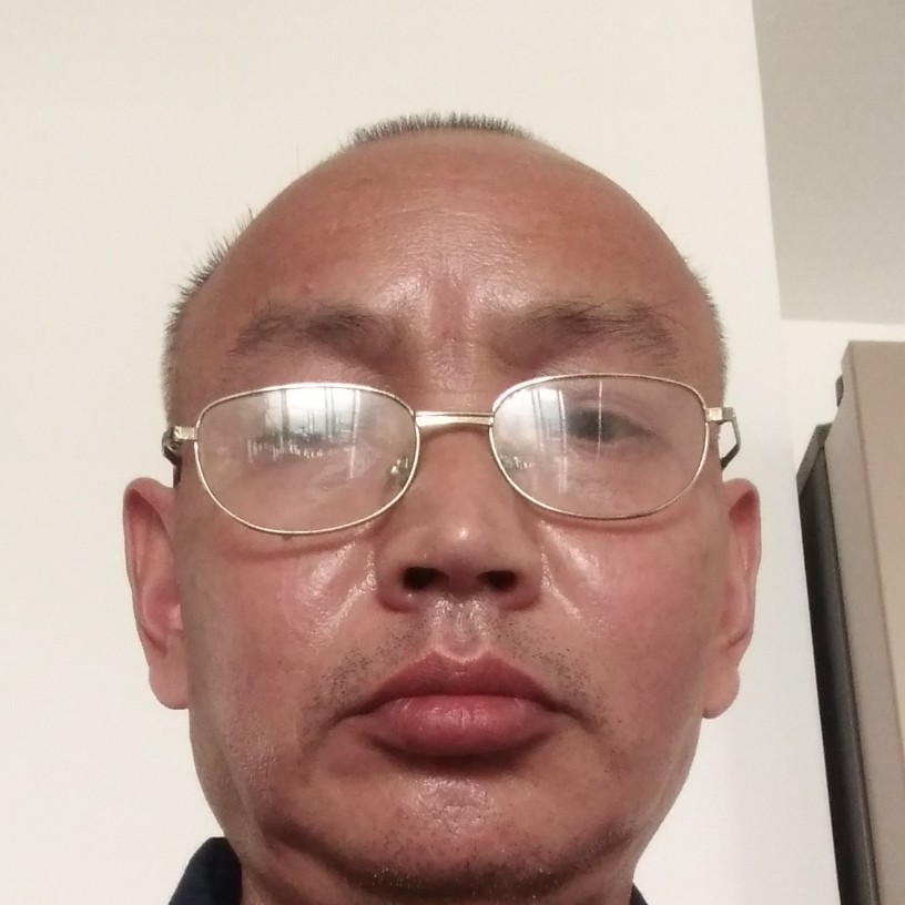 蓝天倾心独寂的照片