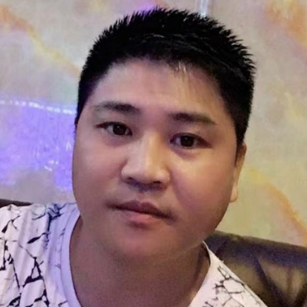 枫叶吃醋靓丽王胜的照片