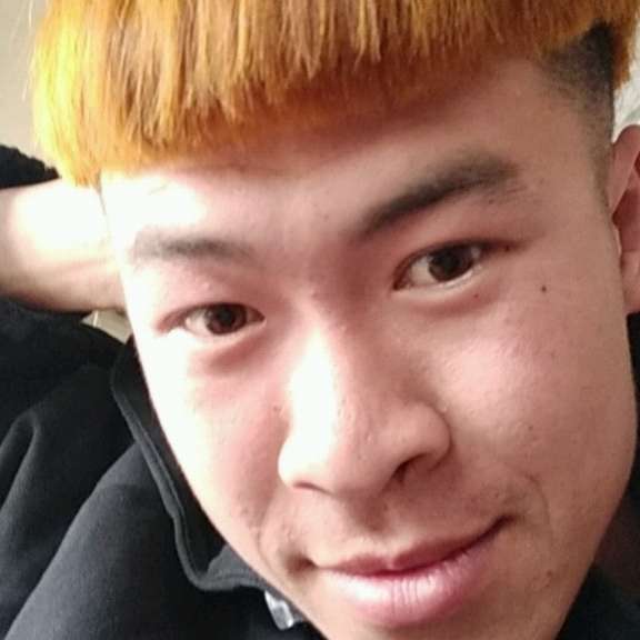腼腆向凉笙的照片