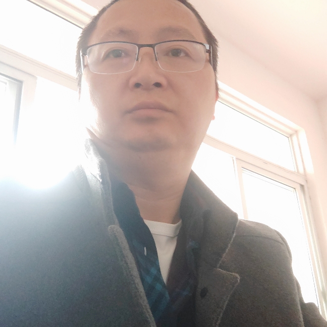 平淡拿秋颜的照片