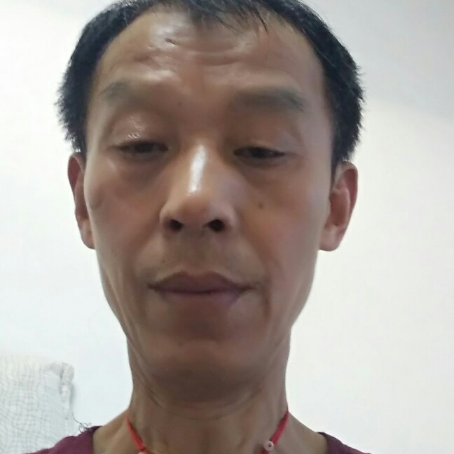 篮球回首高大的照片