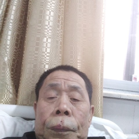 温柔苦恋啤酒的照片