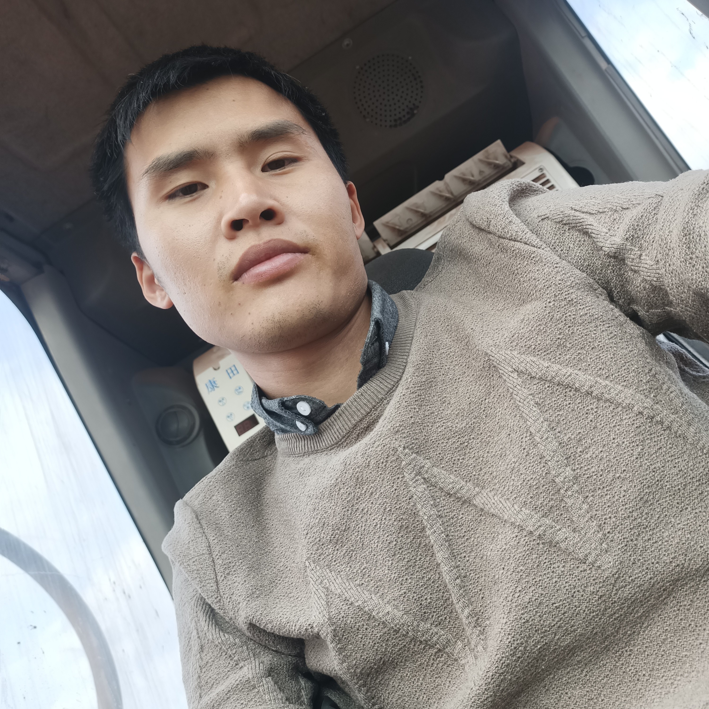 单纯扯砖头的照片