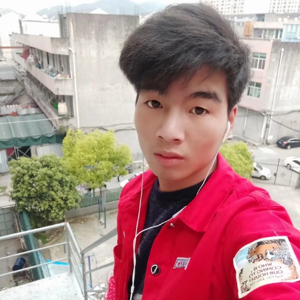 微笑拾忆板凳的照片