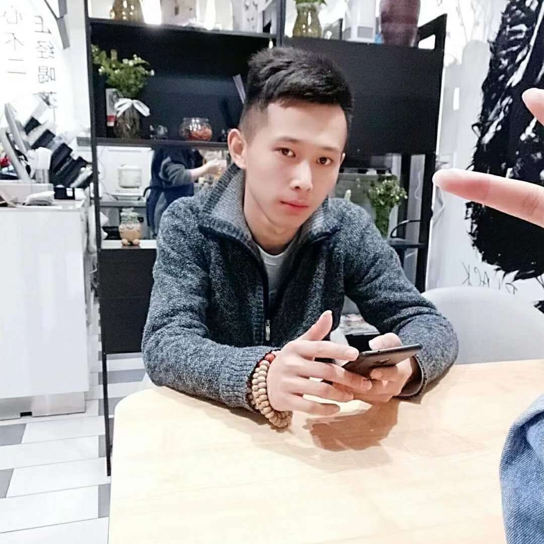 奇怪24岁的照片