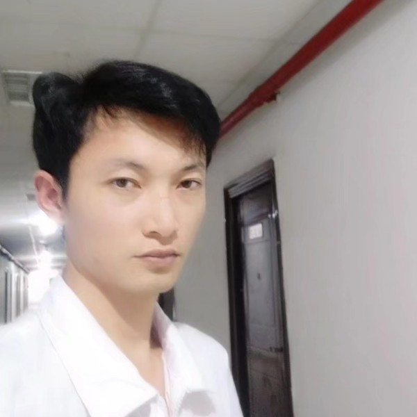 雨后漫步哪个人的照片