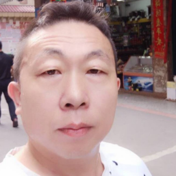 狼，藐目跛行的照片