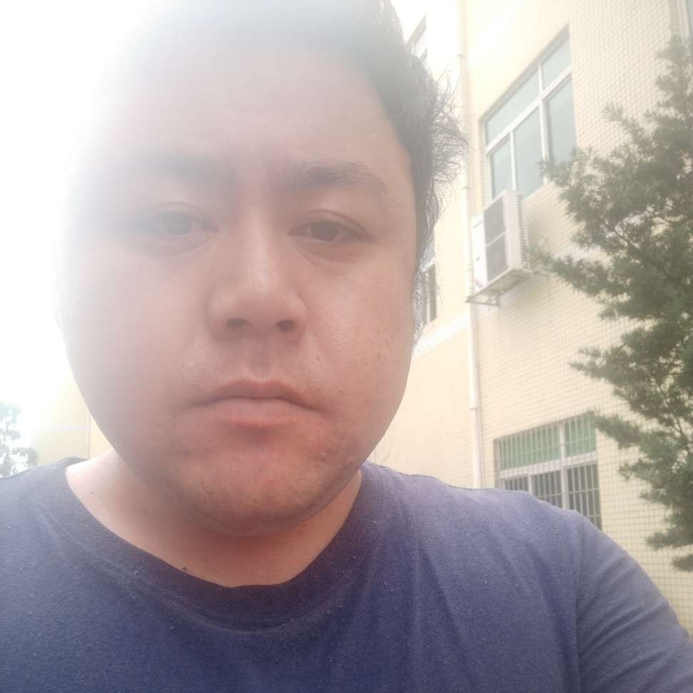 耍酷倾心小鸭子的照片