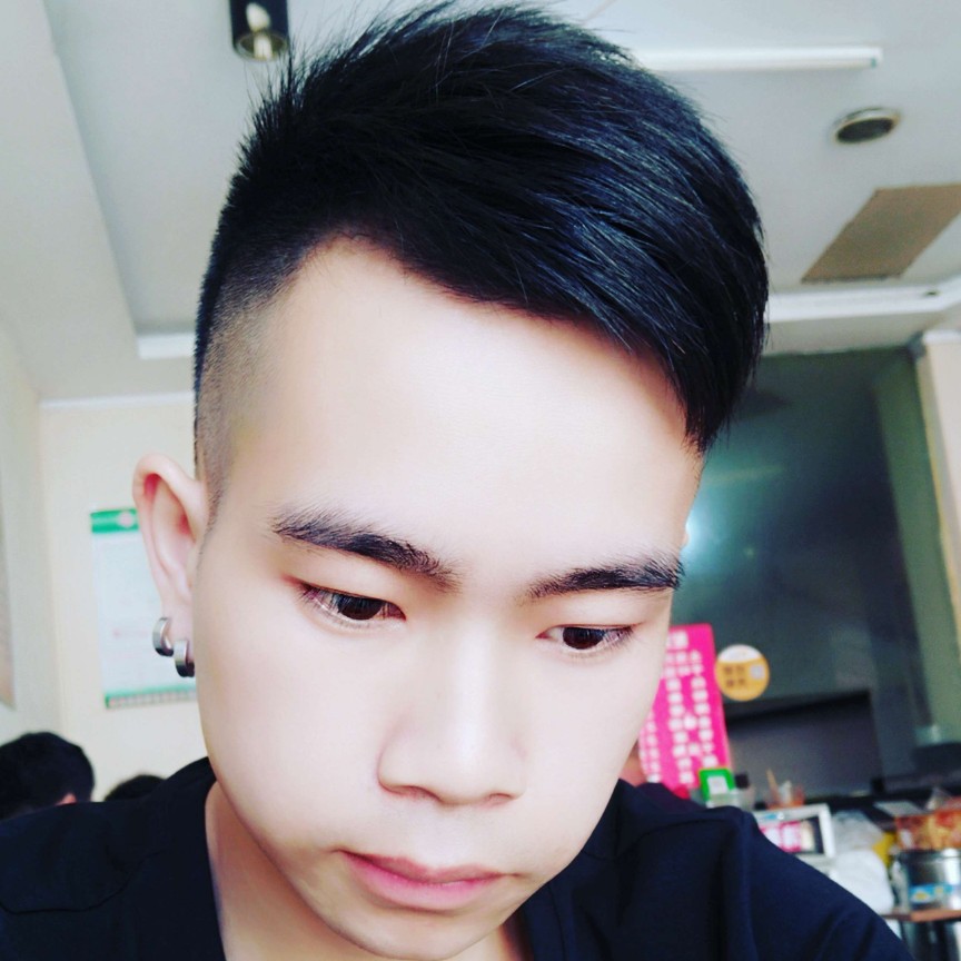单纯的帅哥的照片
