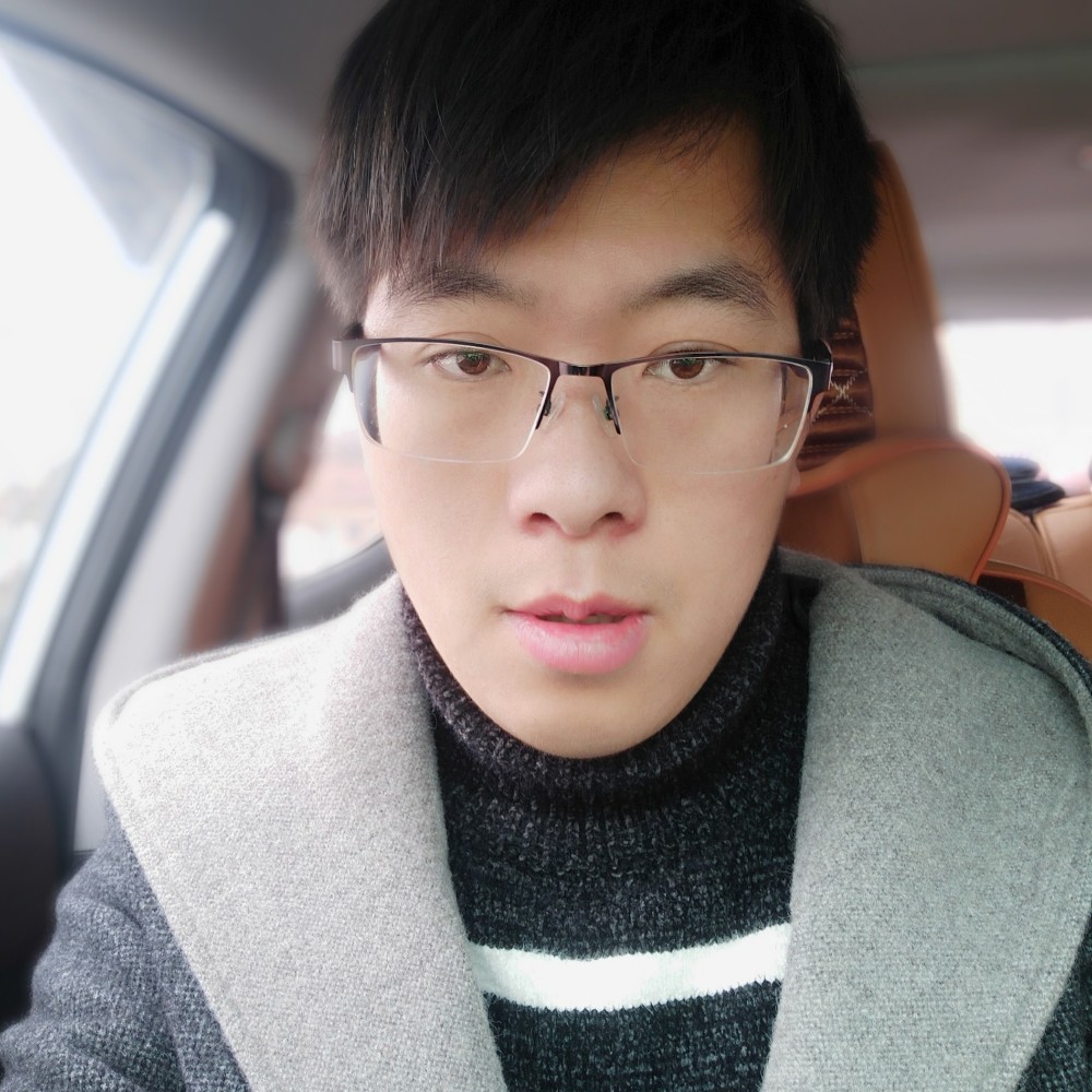 阳光男孩的照片