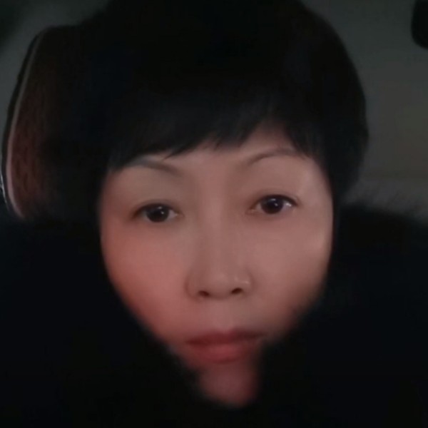 闪闪就菠萝的照片