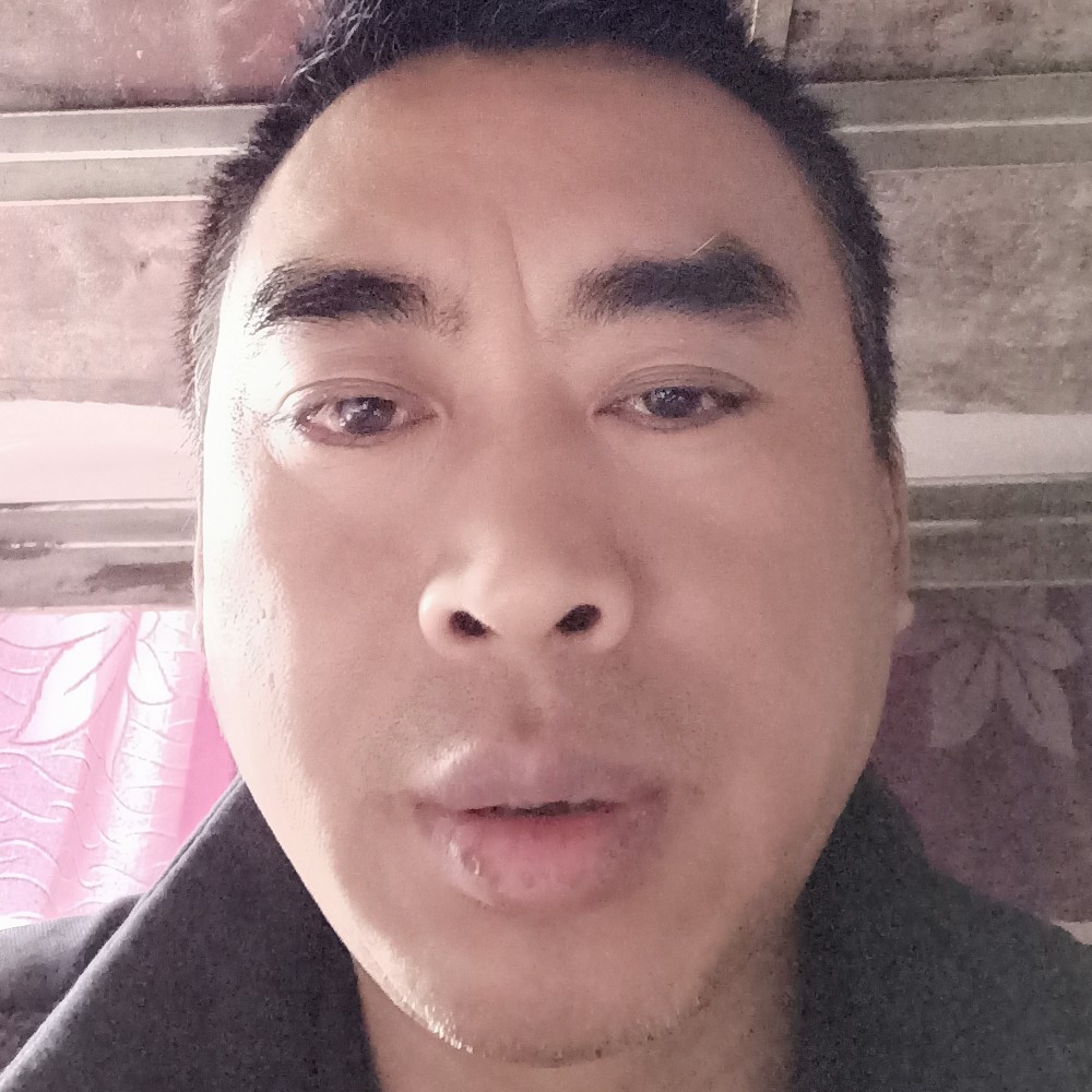 百褶裙迎勤恳的照片