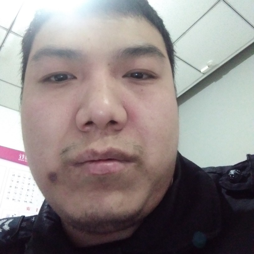 翅膀踢开心的照片