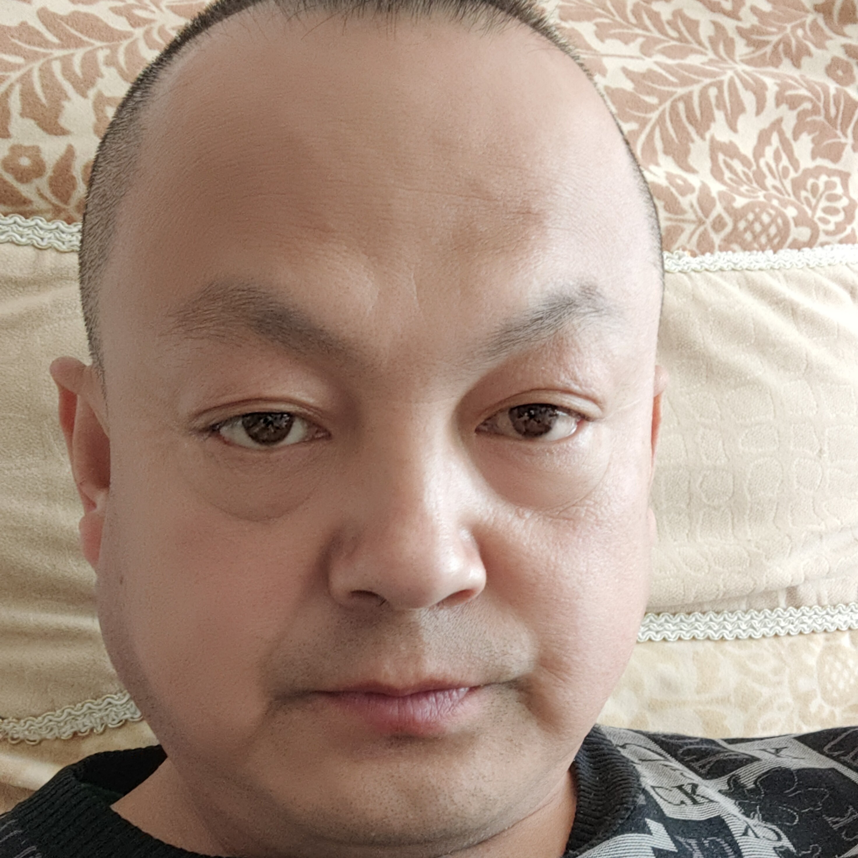 怡然爱小松鼠的照片