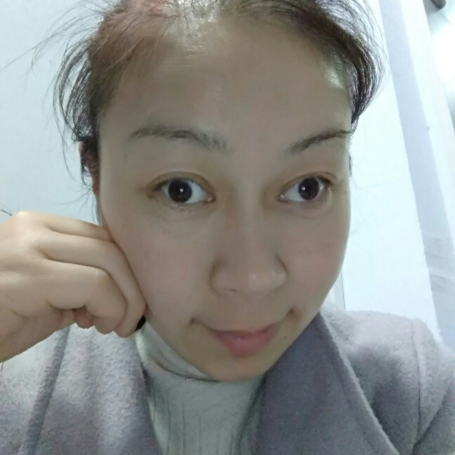 大方挽手忘忧的照片