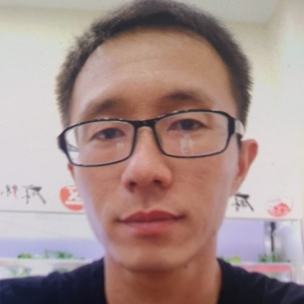 电源方一个人的照片