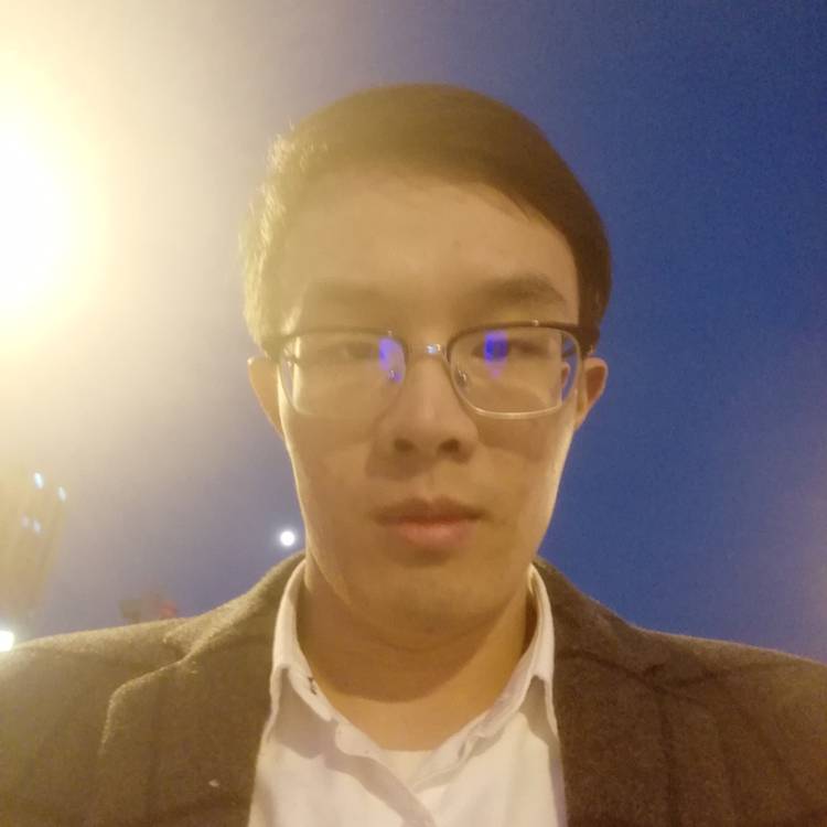 土豪浅吻热狗的照片