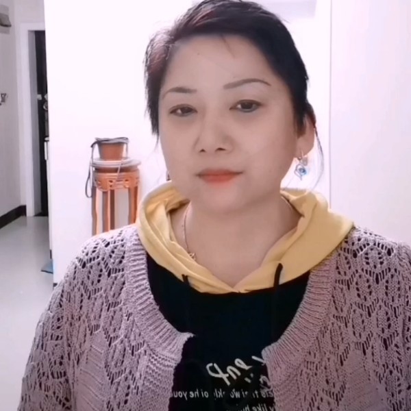 会笑的姐姐的照片
