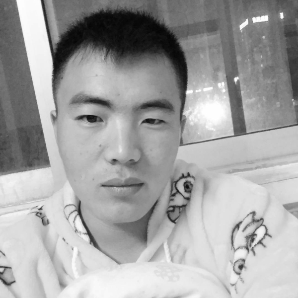 俊秀笑醉梦的照片