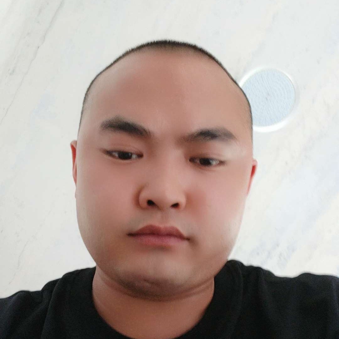 感性蹙眉唇彩的照片